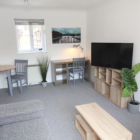 Chipad Mono - Quality City Centre Apartment, With Free Parking Space Чичестер Экстерьер фото