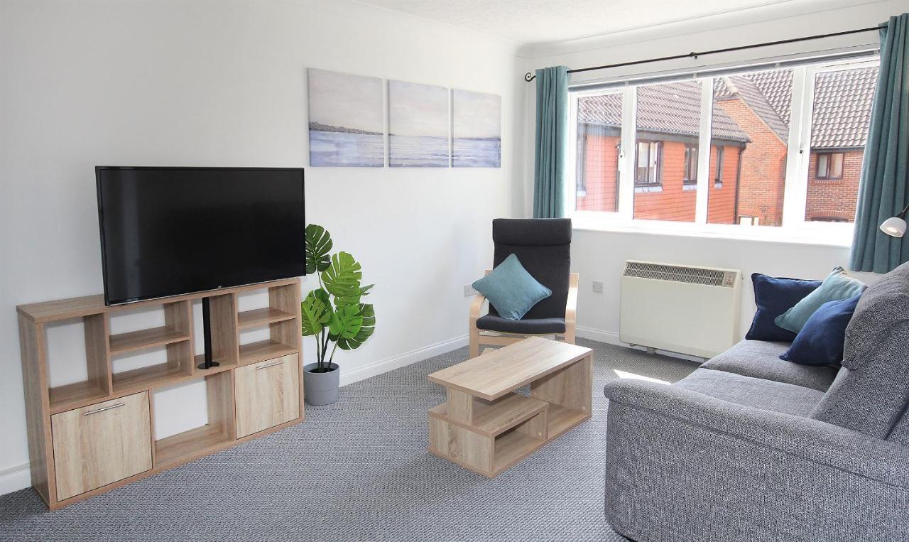 Chipad Mono - Quality City Centre Apartment, With Free Parking Space Чичестер Экстерьер фото