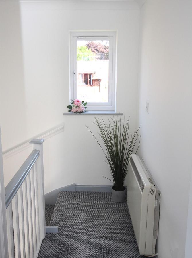 Chipad Mono - Quality City Centre Apartment, With Free Parking Space Чичестер Экстерьер фото